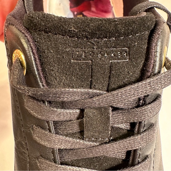 Ted Baker London Kulei V.2 Black w/Gold Accents Leather Sneaker Women's Sz 8 EUC - Picture 8 of 9
